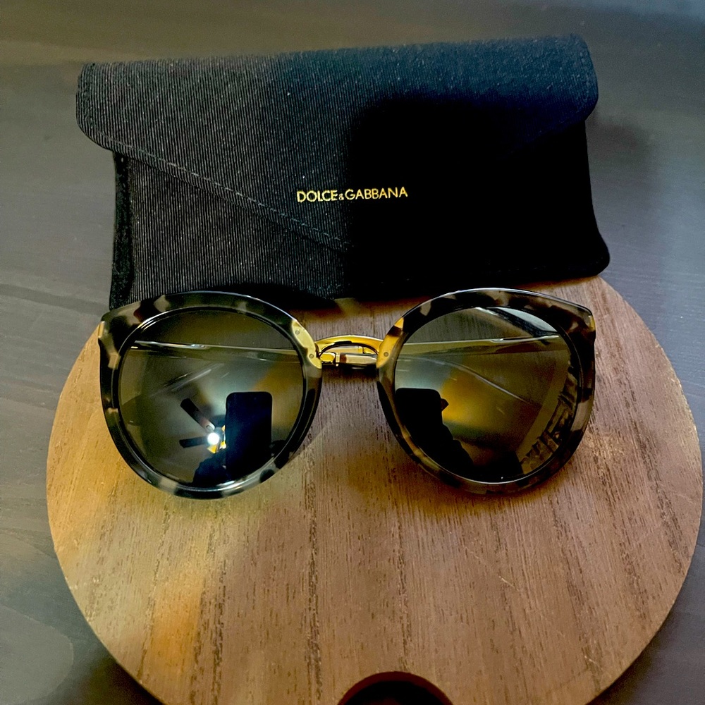 DOLCE & GABBANA
Tortoiseshell Round Sunglasses